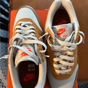 Nike Air Max Men's Sneakers - White and Brown